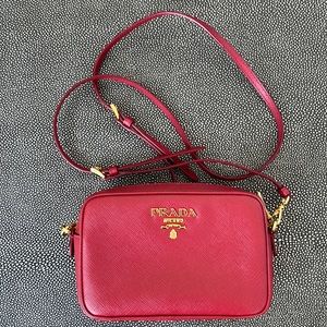Prada Red Leather Logo Bag with removable strap 😍